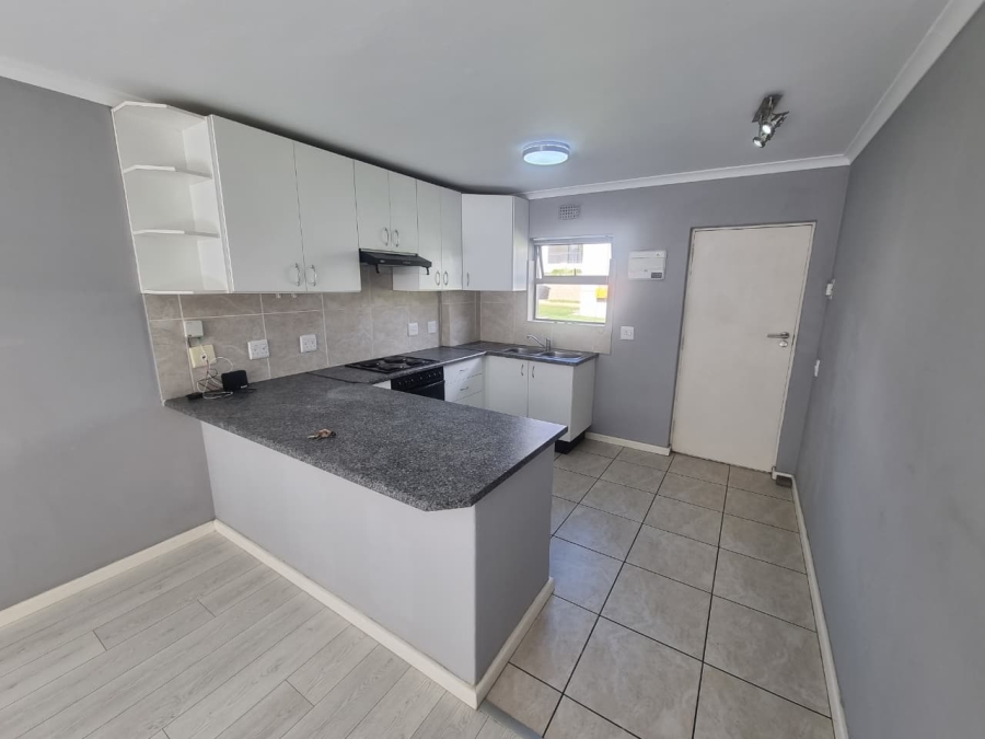 1 Bedroom Property for Sale in Royal Ascot Western Cape